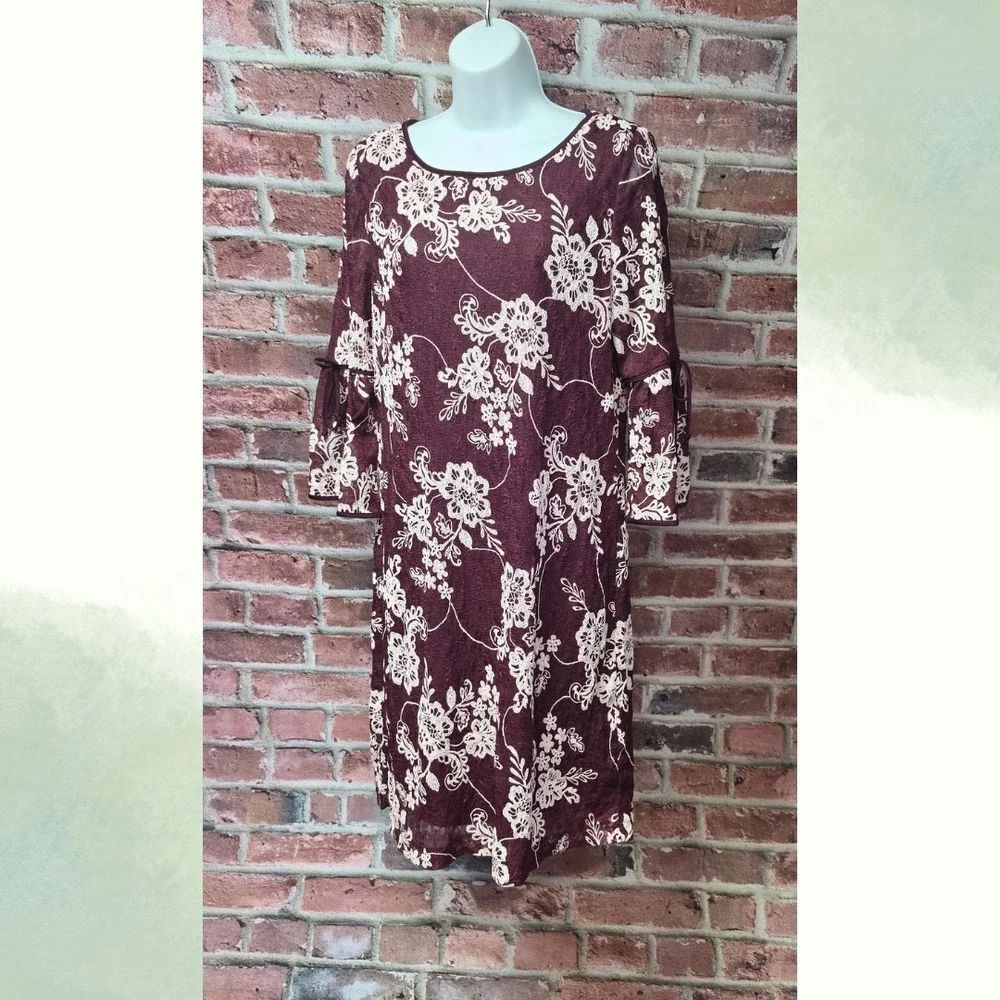 Women's STUDIO ONE  New York‎ Floral Embroidery Flare Sleeves Dress Size 12
